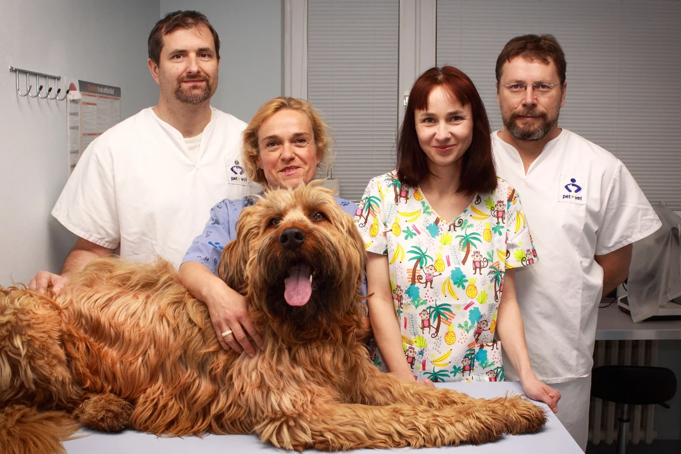 Tím veterinárnej kliniky PetVet v Petržalke — veterinári a sestry